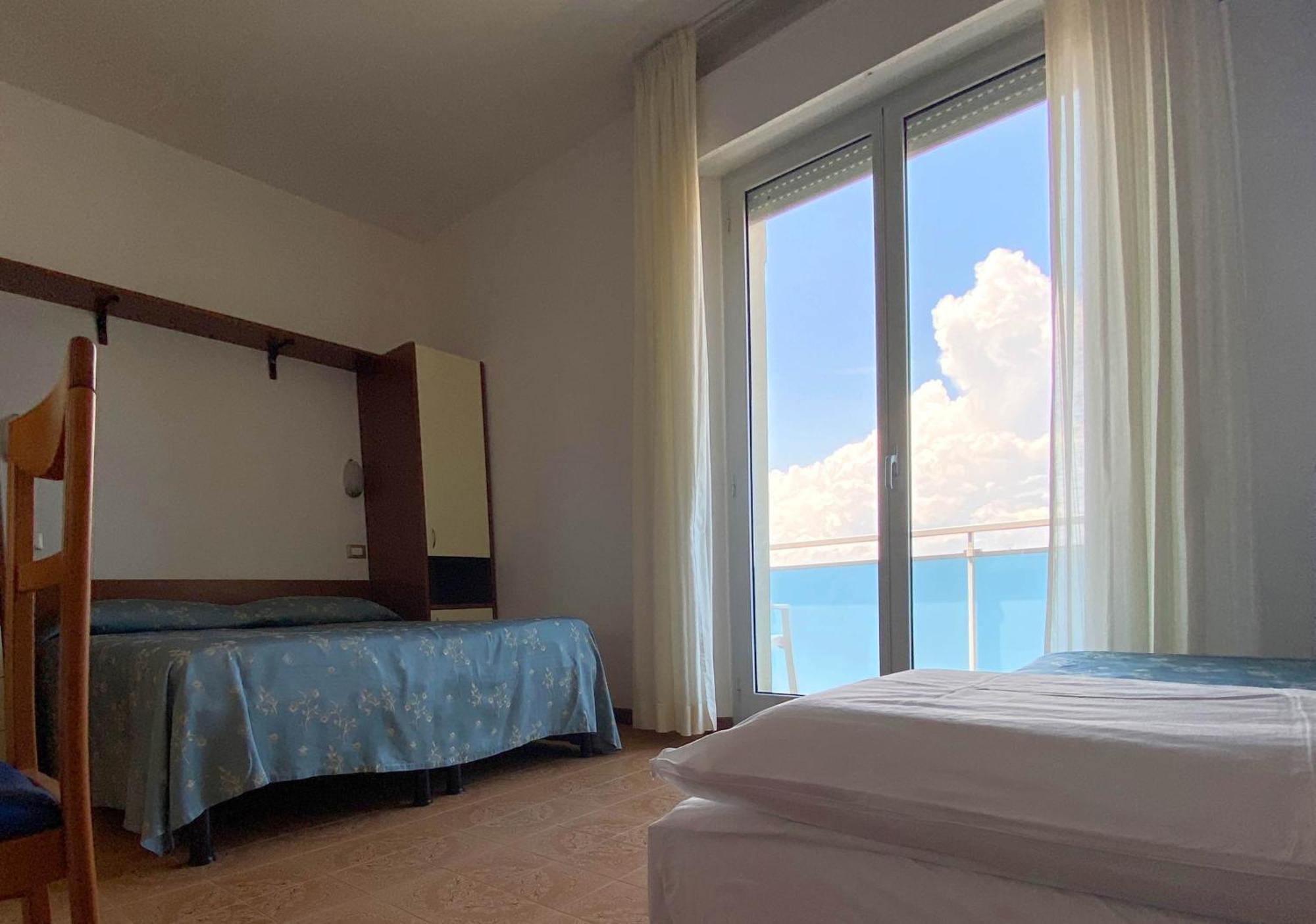 סניגליה Hotel Sayonara מראה חיצוני תמונה