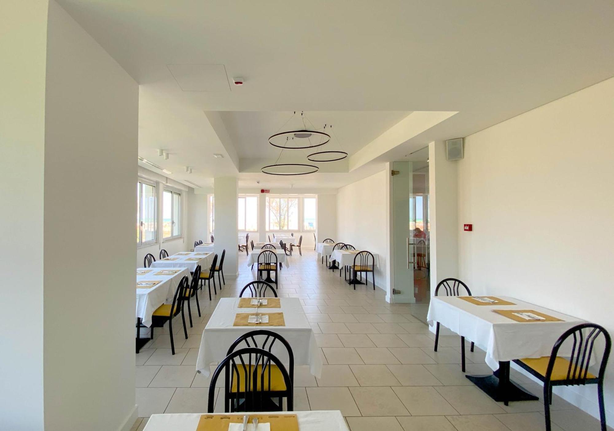 סניגליה Hotel Sayonara מראה חיצוני תמונה