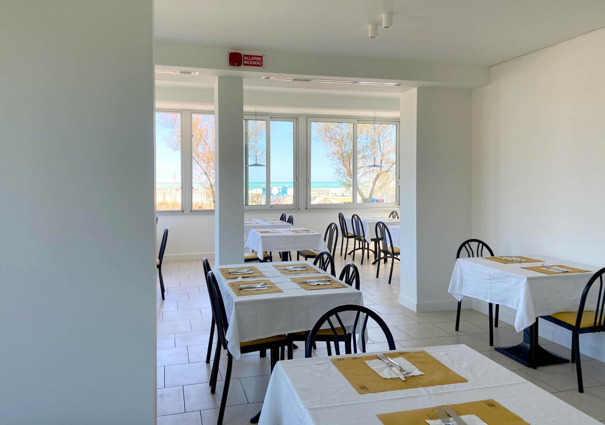 סניגליה Hotel Sayonara מראה חיצוני תמונה