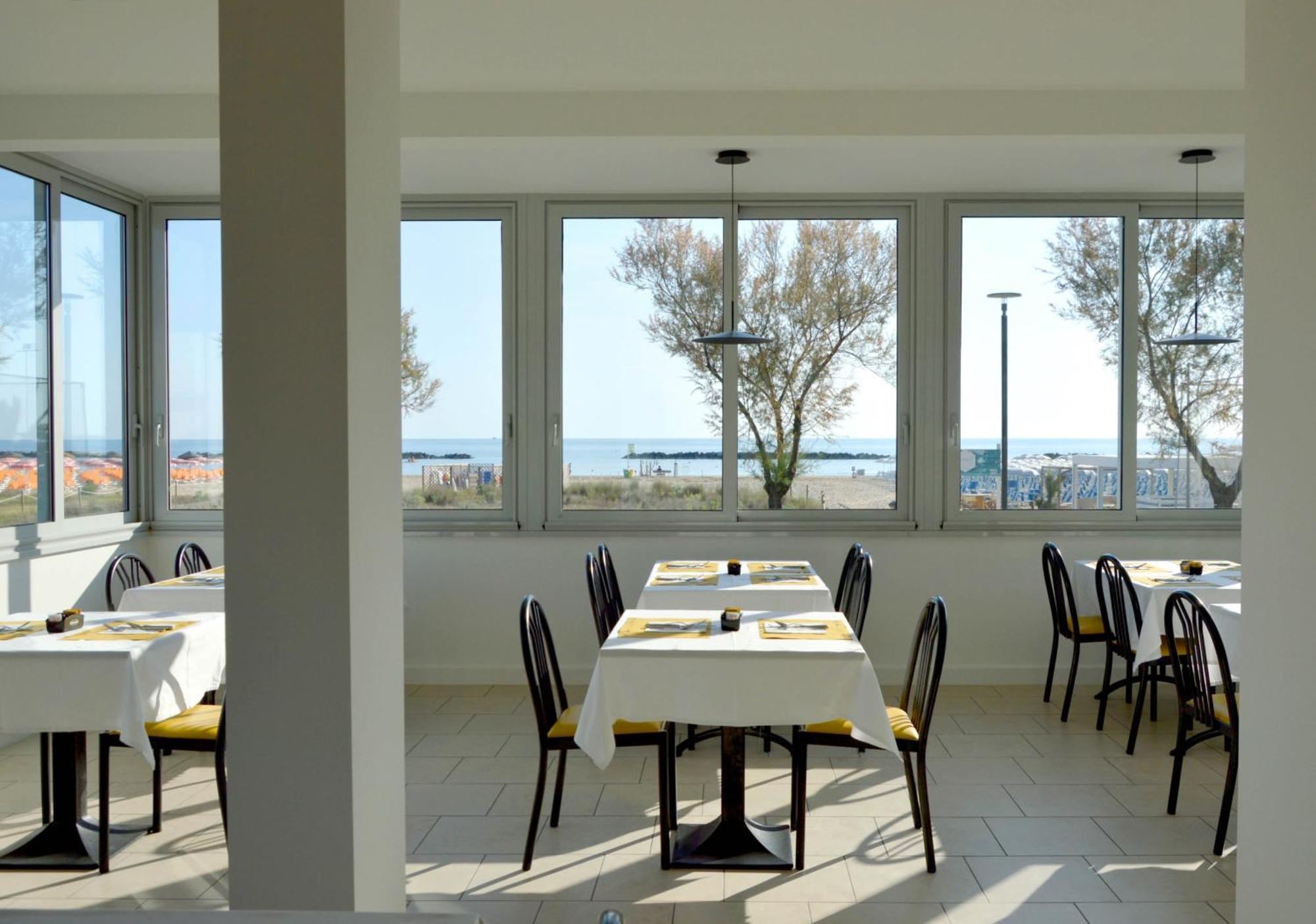 סניגליה Hotel Sayonara מראה חיצוני תמונה