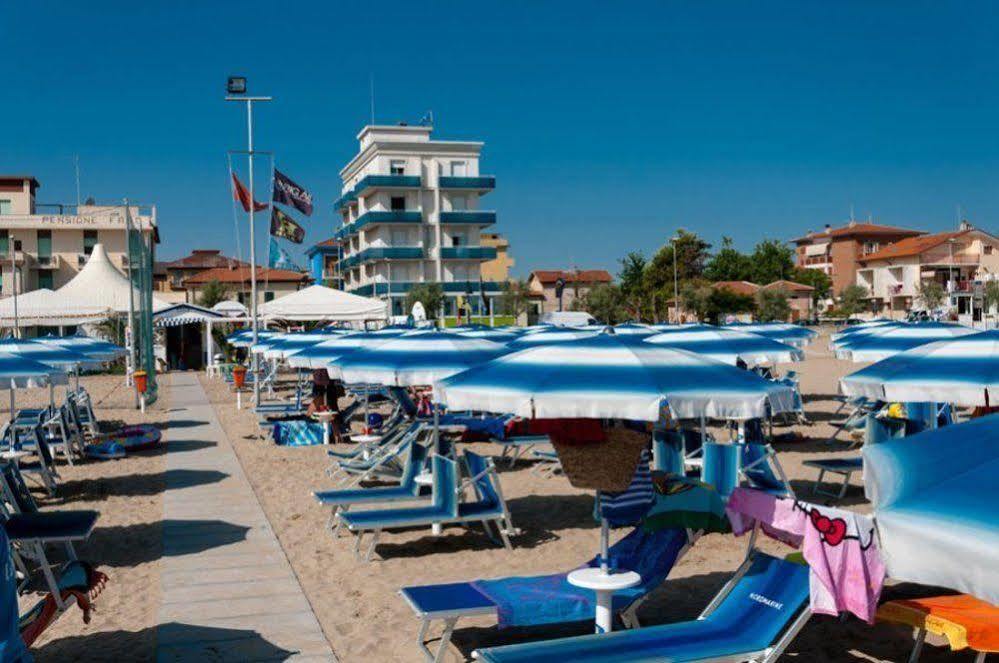 סניגליה Hotel Sayonara מראה חיצוני תמונה